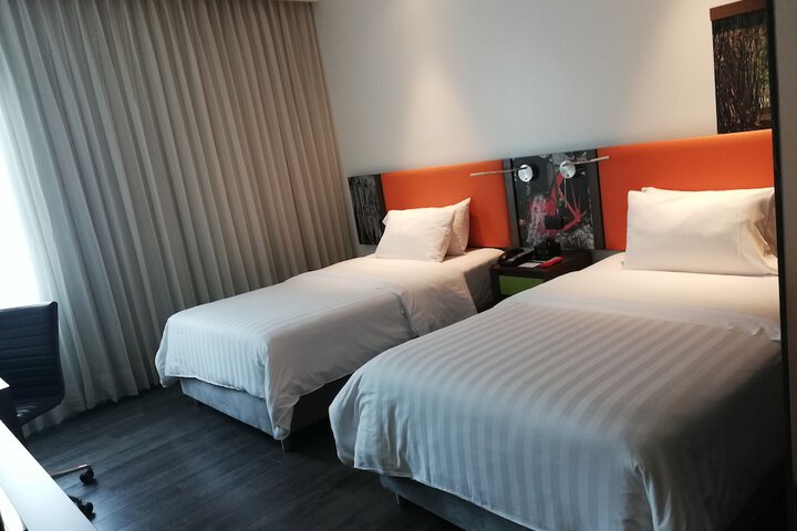 Room 9 of 68