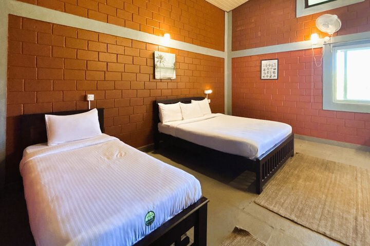 Room 6 of 80