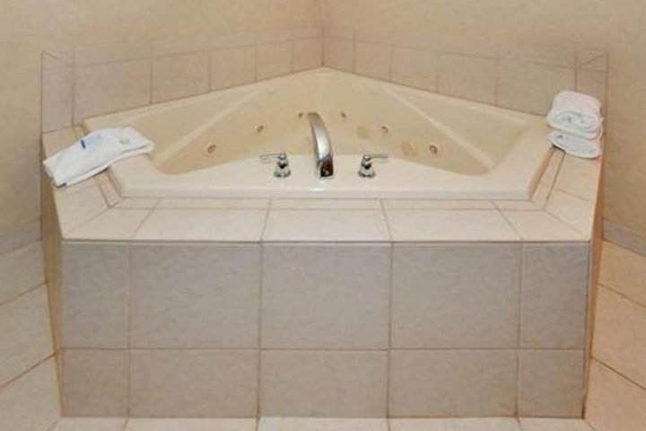 Jetted tub