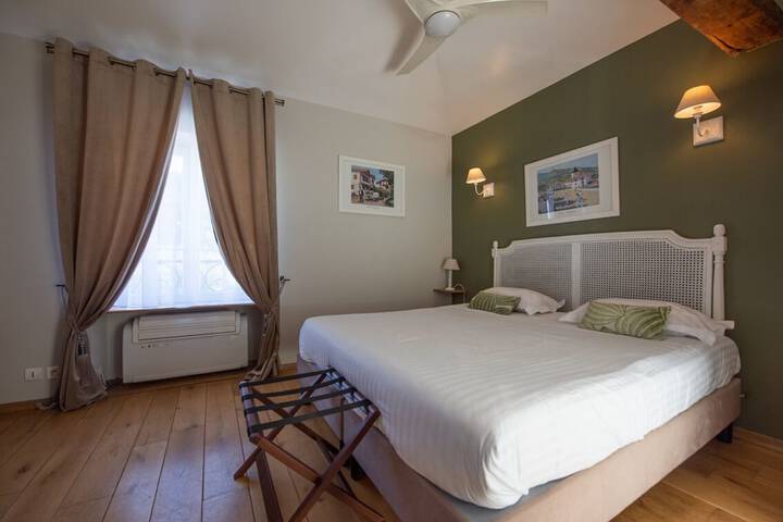 Room 4 of 70