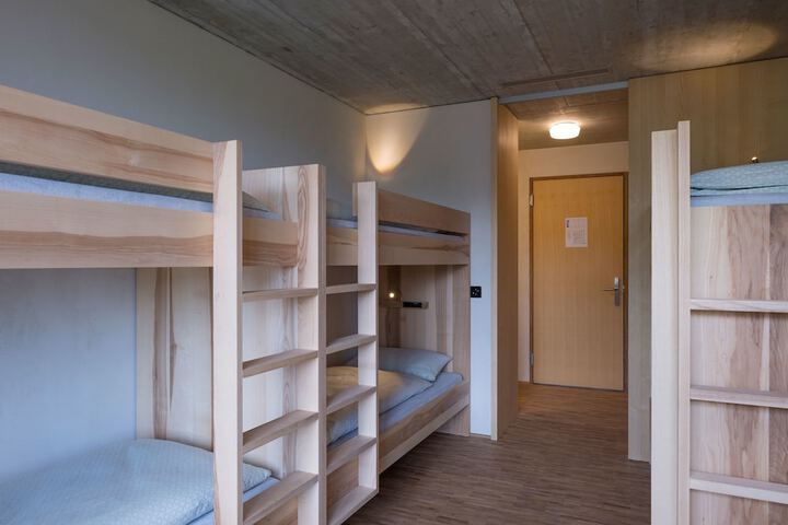 Room 13 of 38
