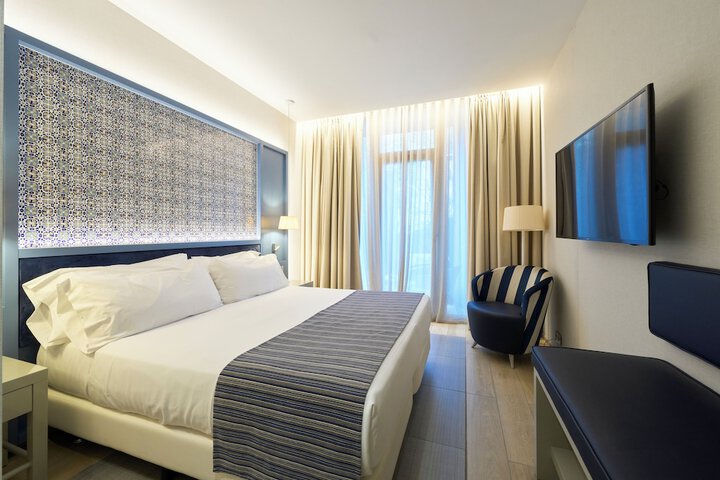 Room 27 of 79