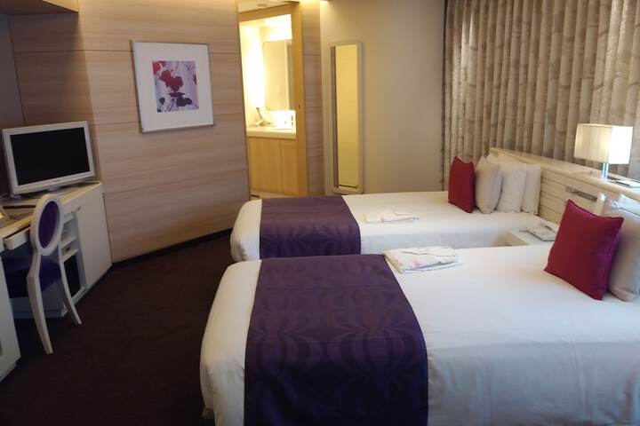 Room 28 of 151