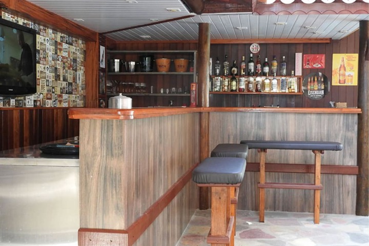 Lounge 74 of 84