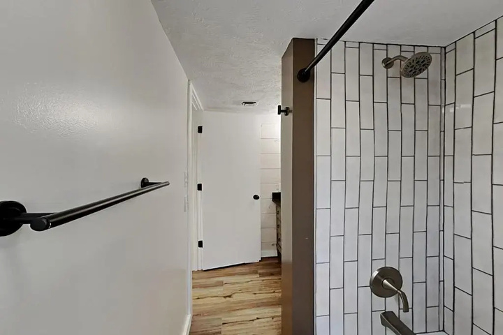 Room 8 of 18