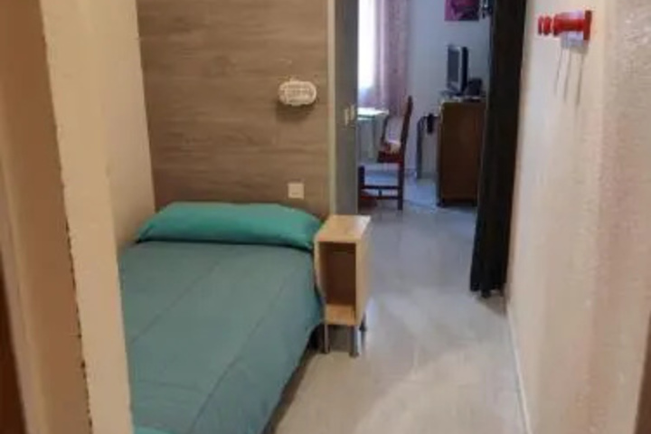 Room 9 of 13