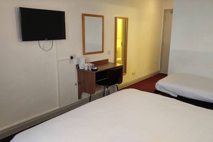 Room 52 of 236