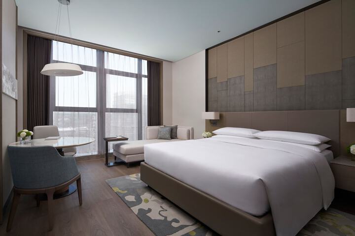 Room 9 of 46