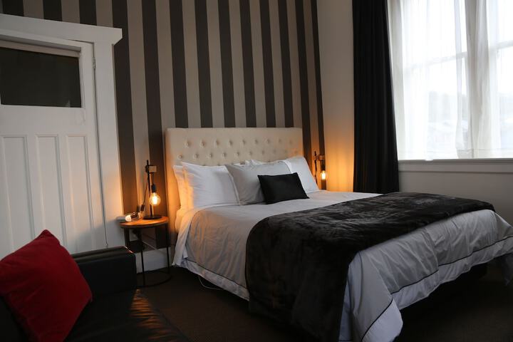 Room 4 of 63