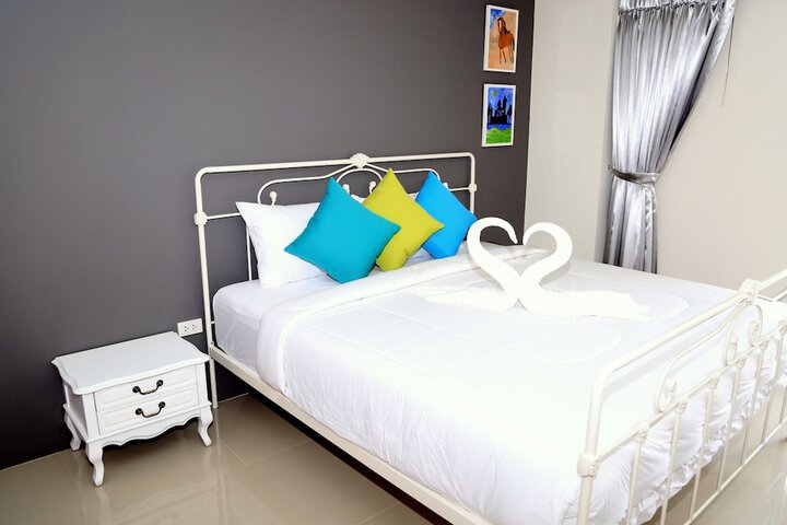 Room 32 of 94