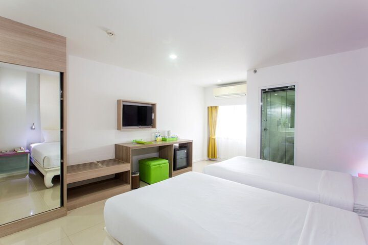 Room 14 of 90