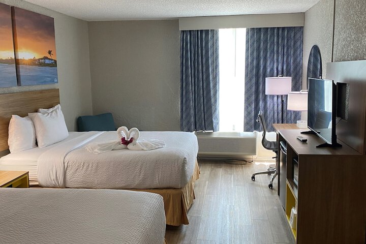 2 Queen Beds Deluxe Room (25 of 29)