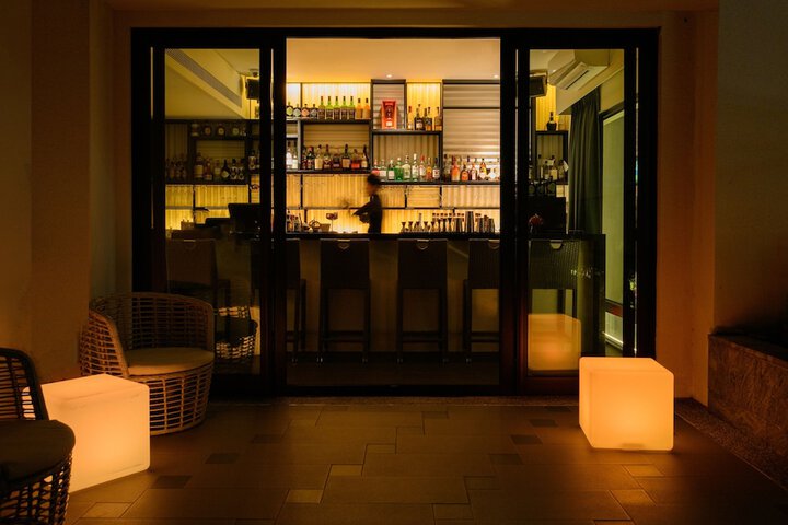 Lounge 54 of 57