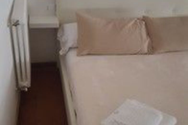 Room 4 of 5