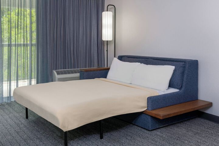 Room 9 of 39