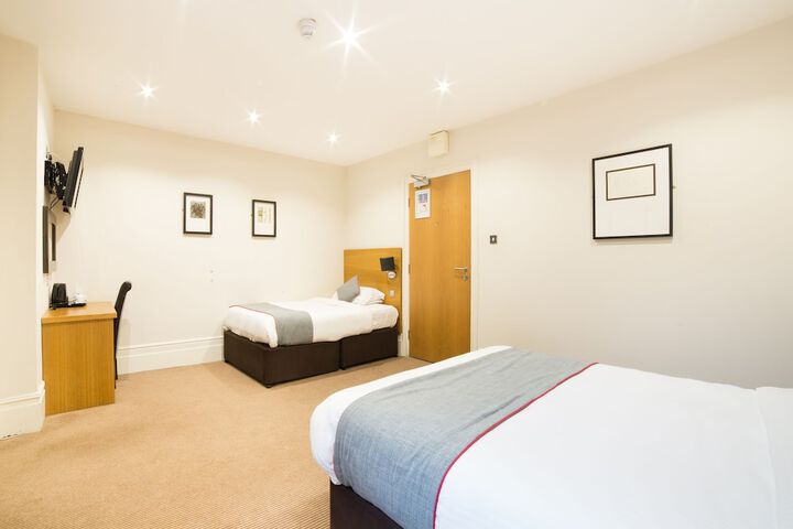 Room 18 of 48