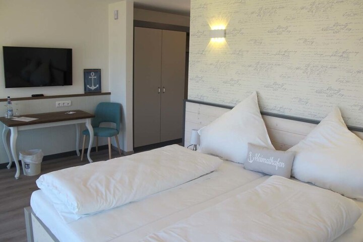 Room 4 of 114