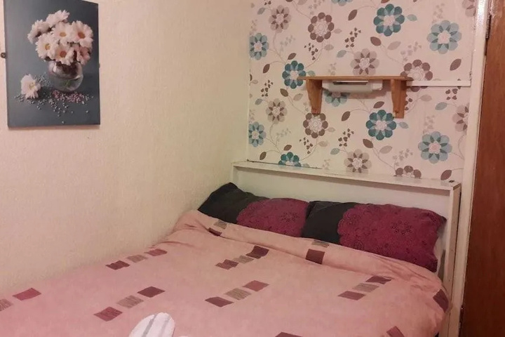 Room 5 of 9