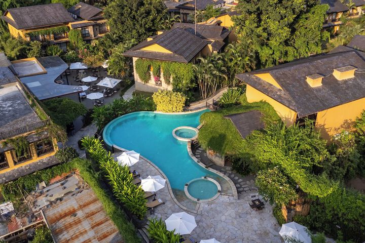 Hotel with Pool