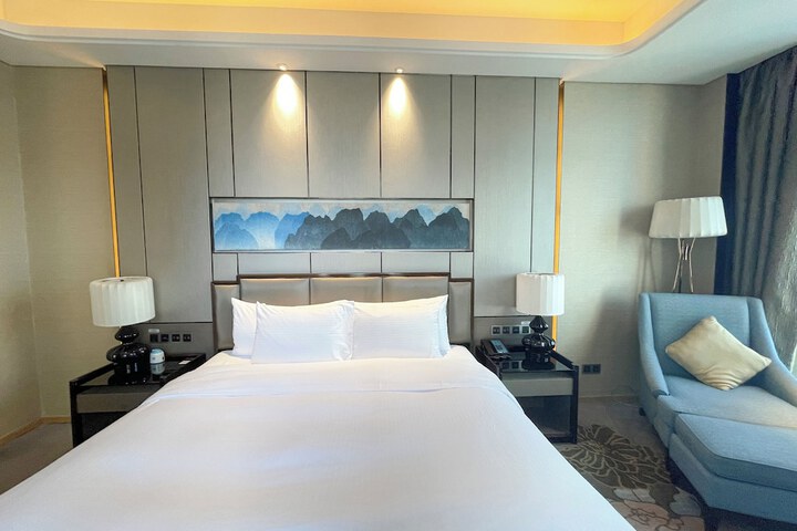 Room 17 of 42