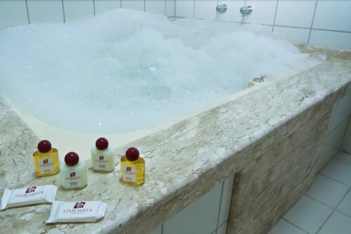 Hot Tub 16 of 35