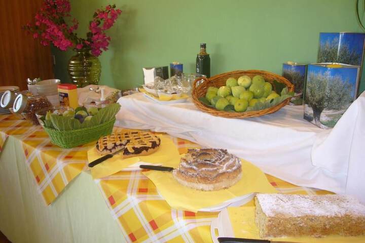 Breakfast/Coffee Service 113 of 129