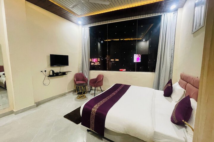 Room 4 of 11