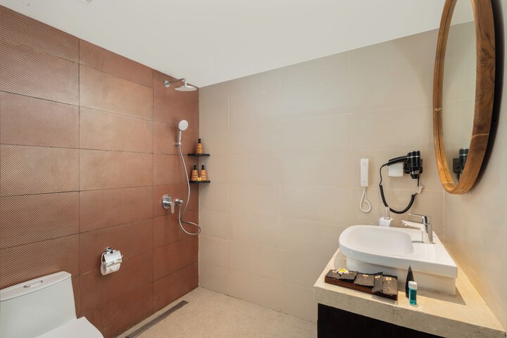 Room 35 of 53