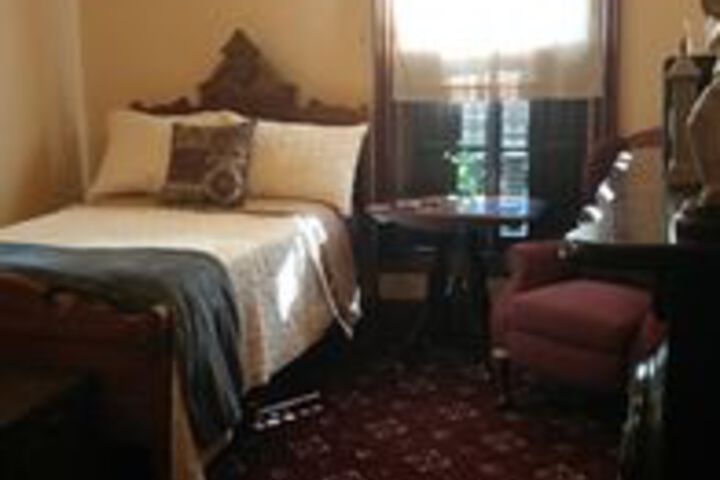 Room 13 of 34