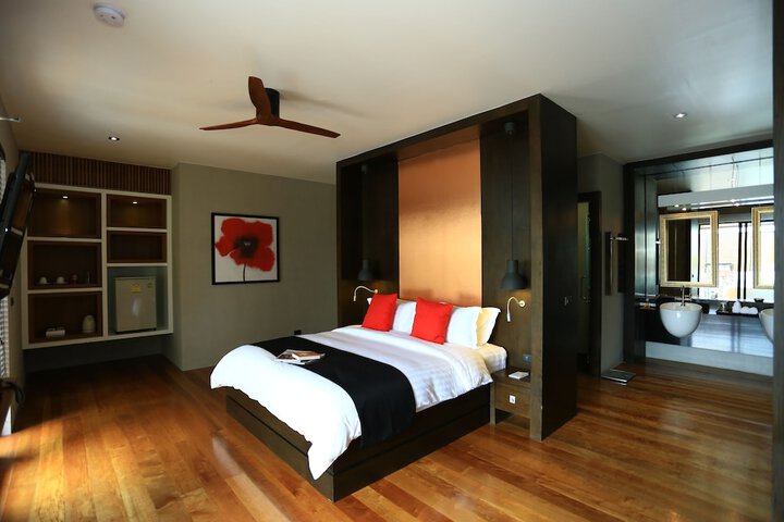 Room 5 of 138