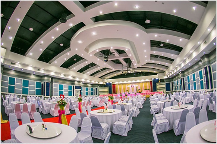 Ballroom/Hall 32 of 36