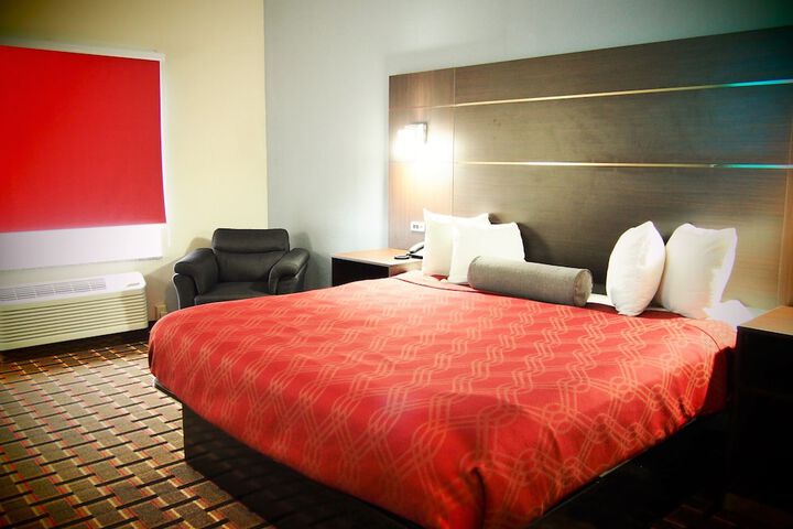 1 King Bed Accessible (2 of 23)