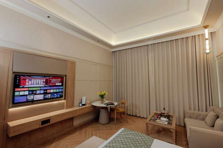 Lounge 31 of 47