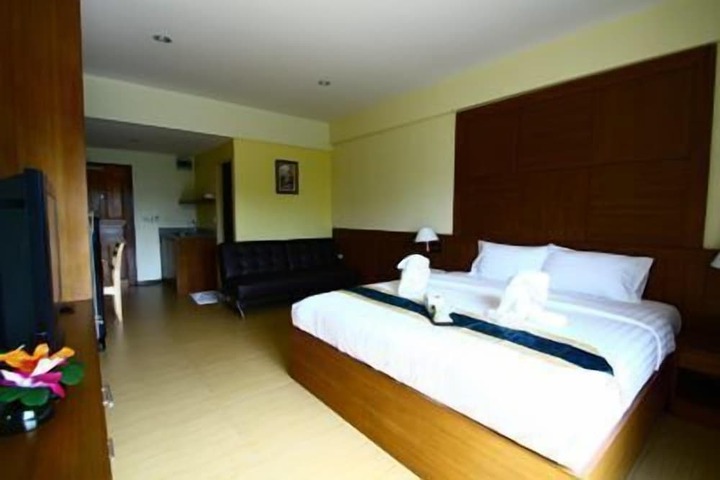 Room 5 of 9