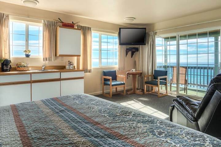 Room 8 of 65