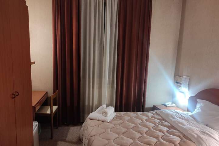Room 10 of 17