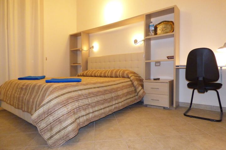 Room 7 of 32
