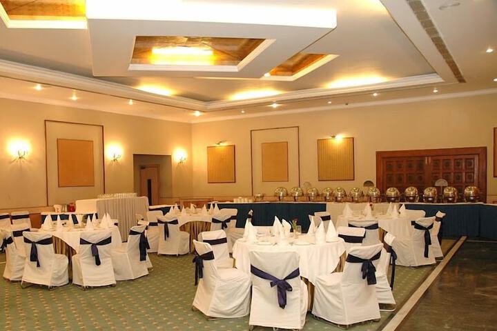 Ballroom/Hall 41 of 63
