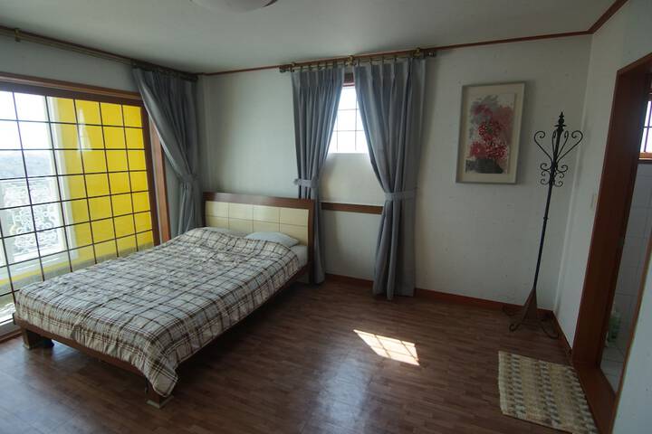 Room 10 of 34