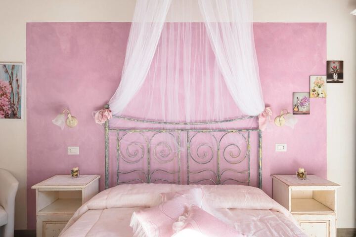 Room 4 of 32