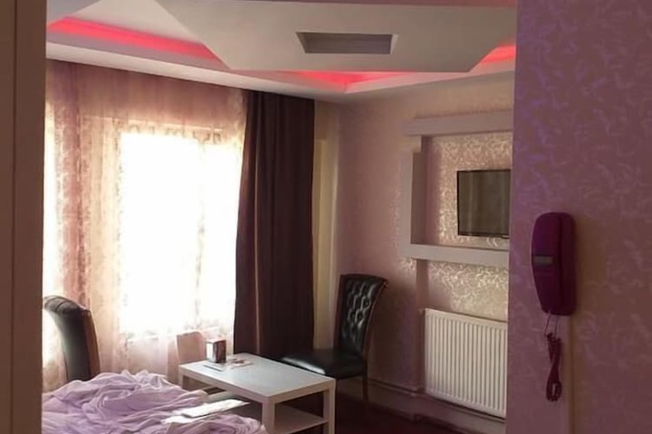 Room 12 of 25
