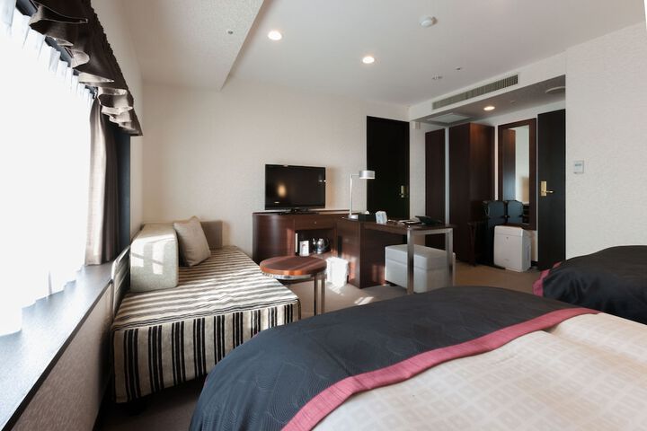 Room 10 of 83