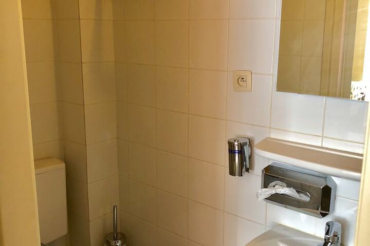 Room 36 of 44