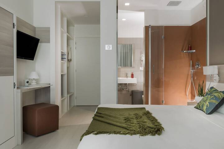 Room 16 of 125