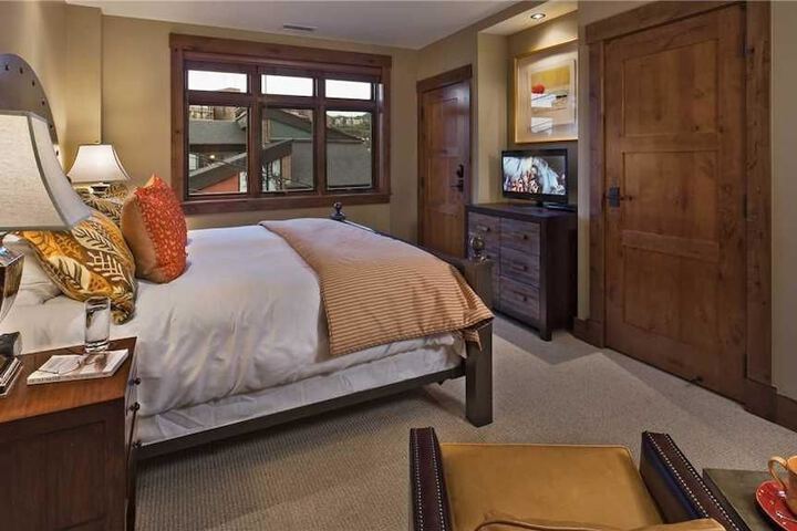 Room 5 of 25