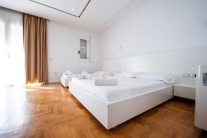 Room 8 of 30