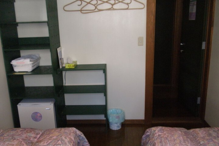 Room 9 of 128