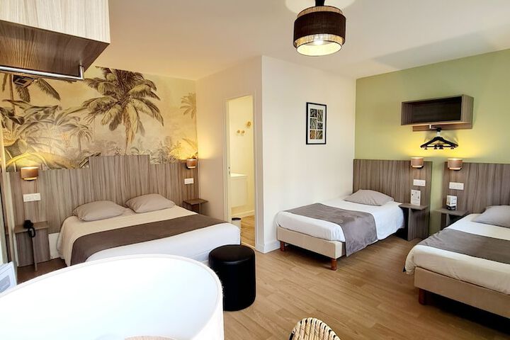 Room 11 of 25