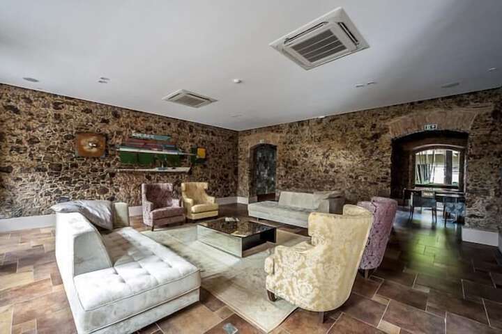 Entrance & Lobby