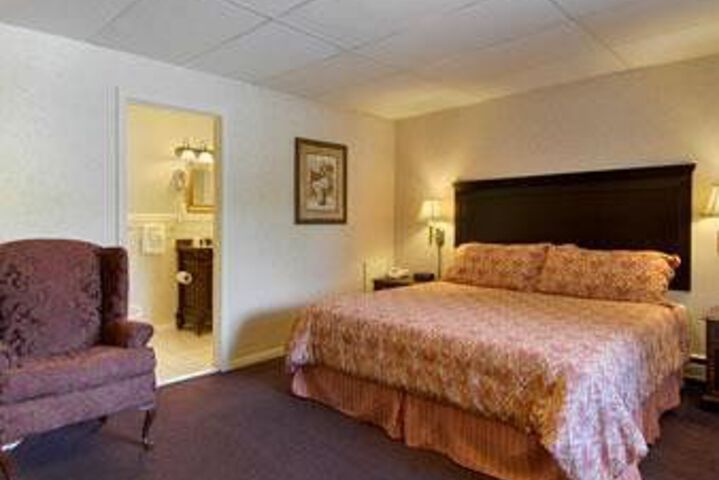 Room 8 of 18